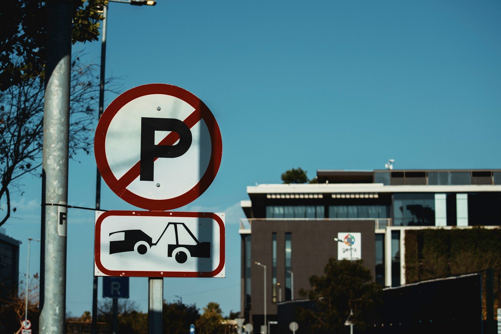 No parking sign with tow truck symbol